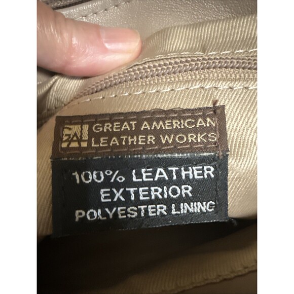 Leather Beige Purse. Lots Of Compartments - Picture 5 of 6